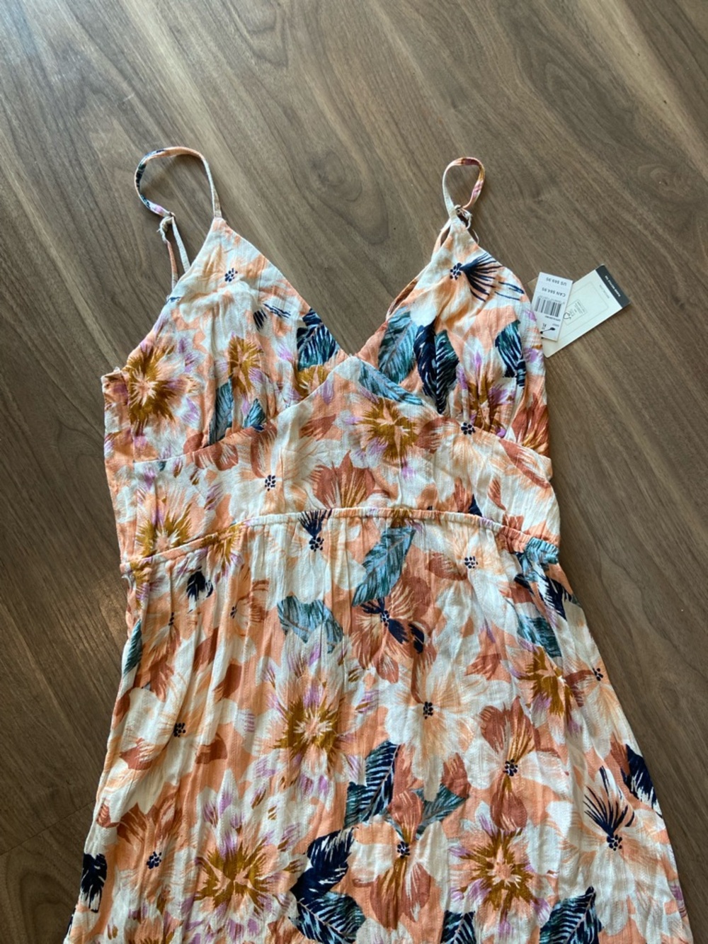 Floral RipCurl V-Neck Maxi Dress in Peach Pink - Picture 3 of 7